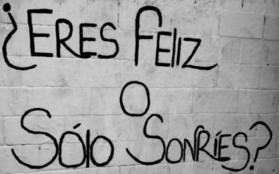 SONRÍE QUE EL MUNDO NO ES. . .