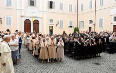 LEÓN XIV RECUERDA A LOS RELIGIOSOS SU MISIÓN: DIFUNDIR «EN TODA LA TIERRA LA LUZ DE CRISTO»