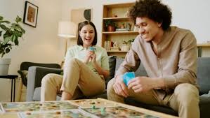 JUGAR JUEGOS DE MESA ES BUENO PARA LA RELACIÓN DE PAREJA