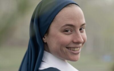 JOVEN, MONJA Y ESCRITORA DE VAMPIROS: SOR ALLISON BUSCA EVANGELIZAR CON ESPERANZA EN MEDIO DEL MIEDO