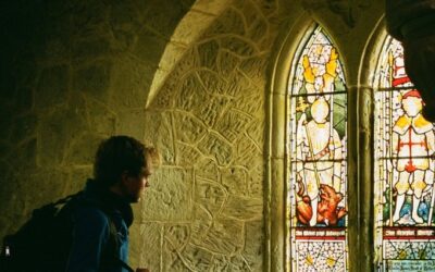 Contra la pornografía: conocerse mejor uno mismo y orar por sanación