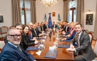 El gobernador Orrego recibió a embajadores europeos en Casa de Gobierno