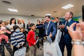 Orrego acompañó la inauguración de la sala de espera Oncológica del Hospital Rawson