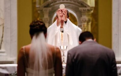 ¿Quién administra el sacramento del matrimonio?